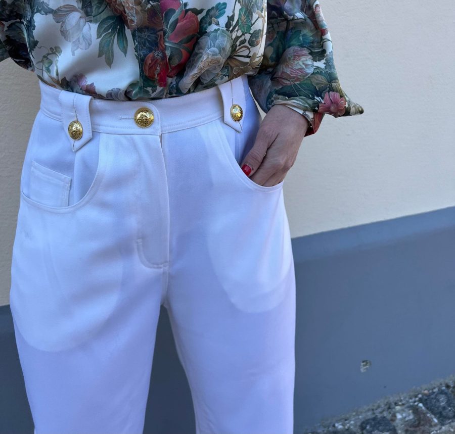 Signé pants with gold buttons white