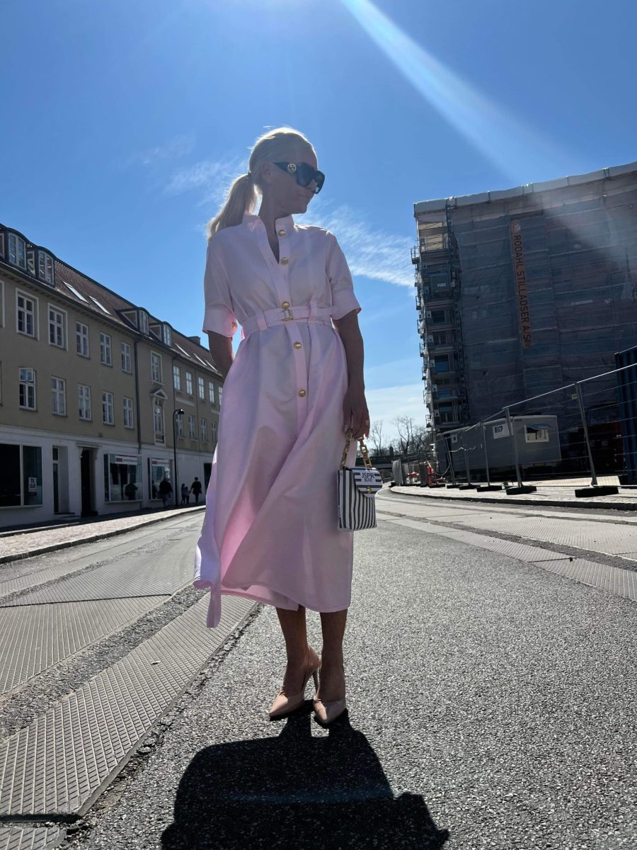 Signé dress light pink with gold buttons - Image 3