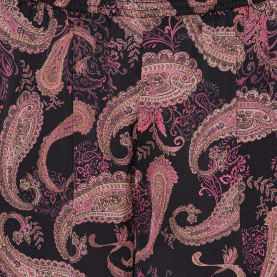 Karmamia suri shorts black poppy - Image 3