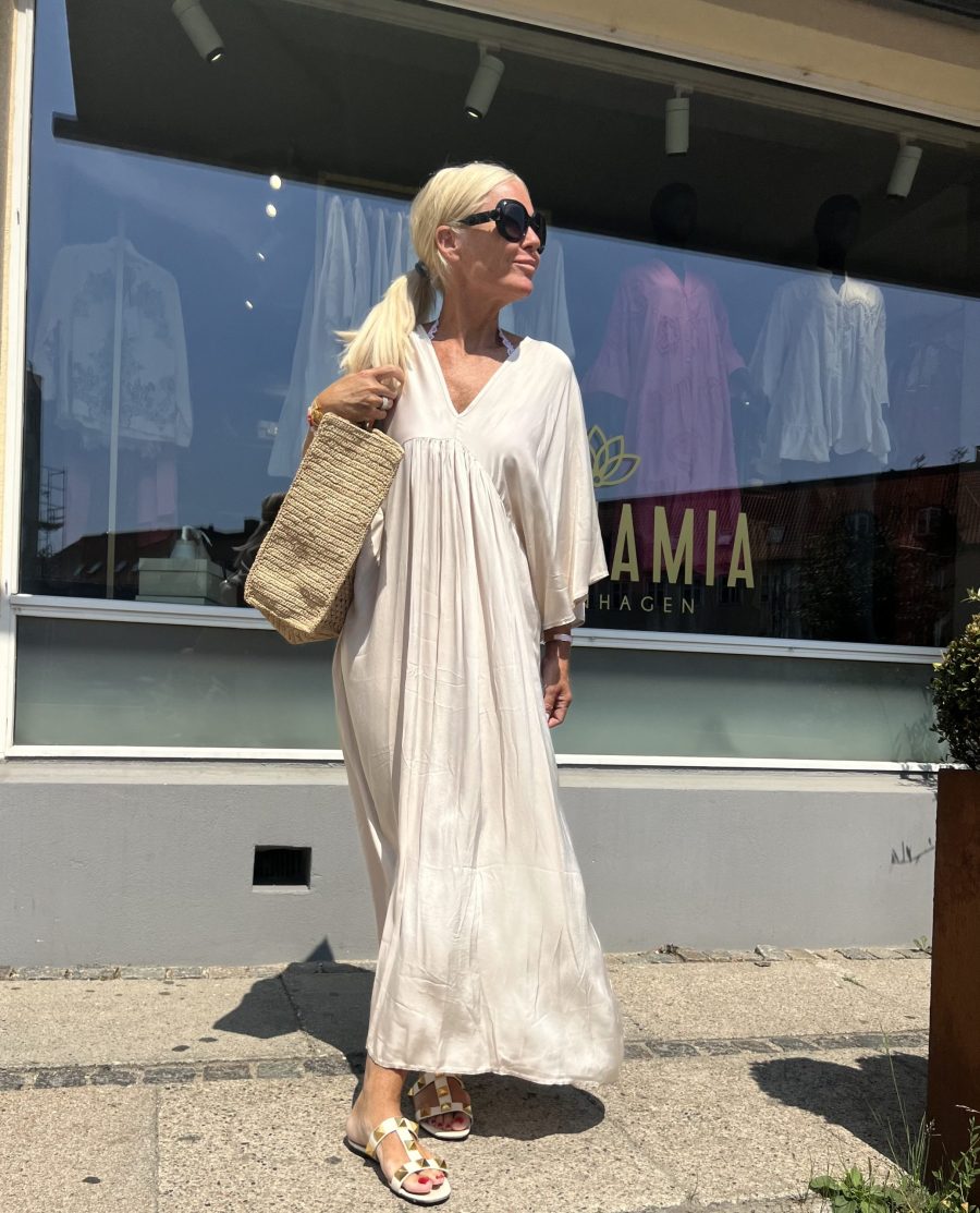 Classic dress Champagne