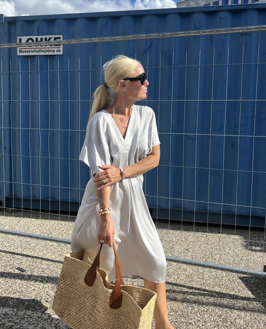 Classic V dress Light Gray