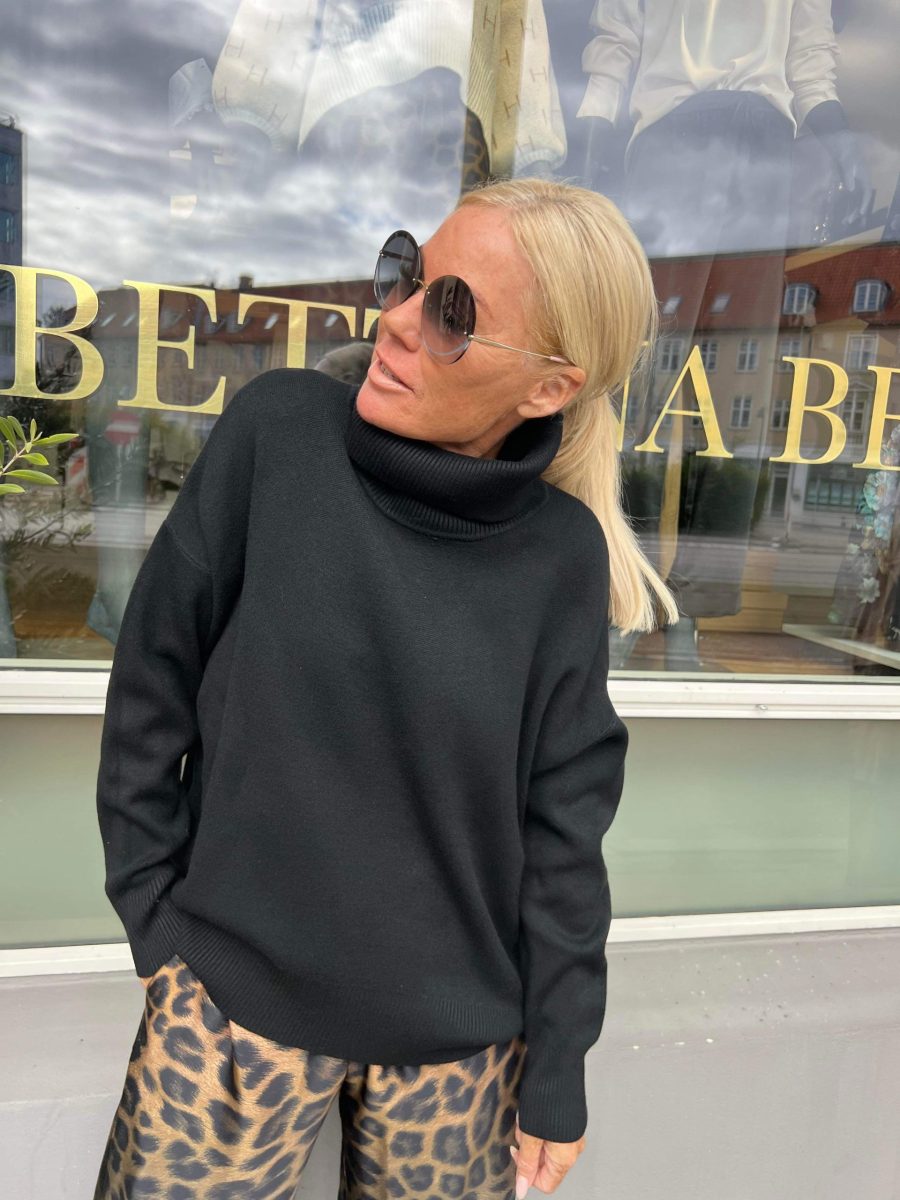 Lara turtleneck sweater black