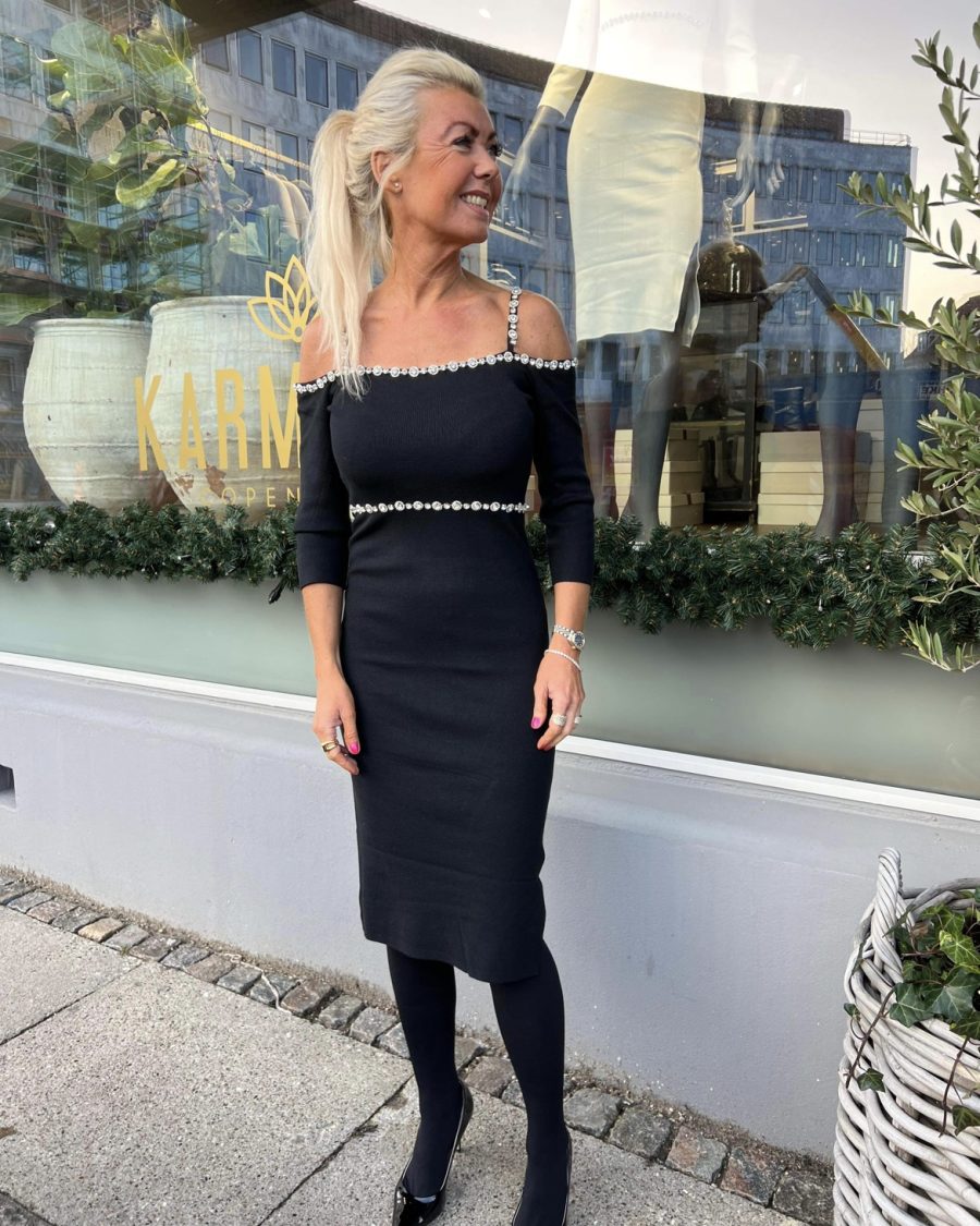Lara off shoulder dress black
