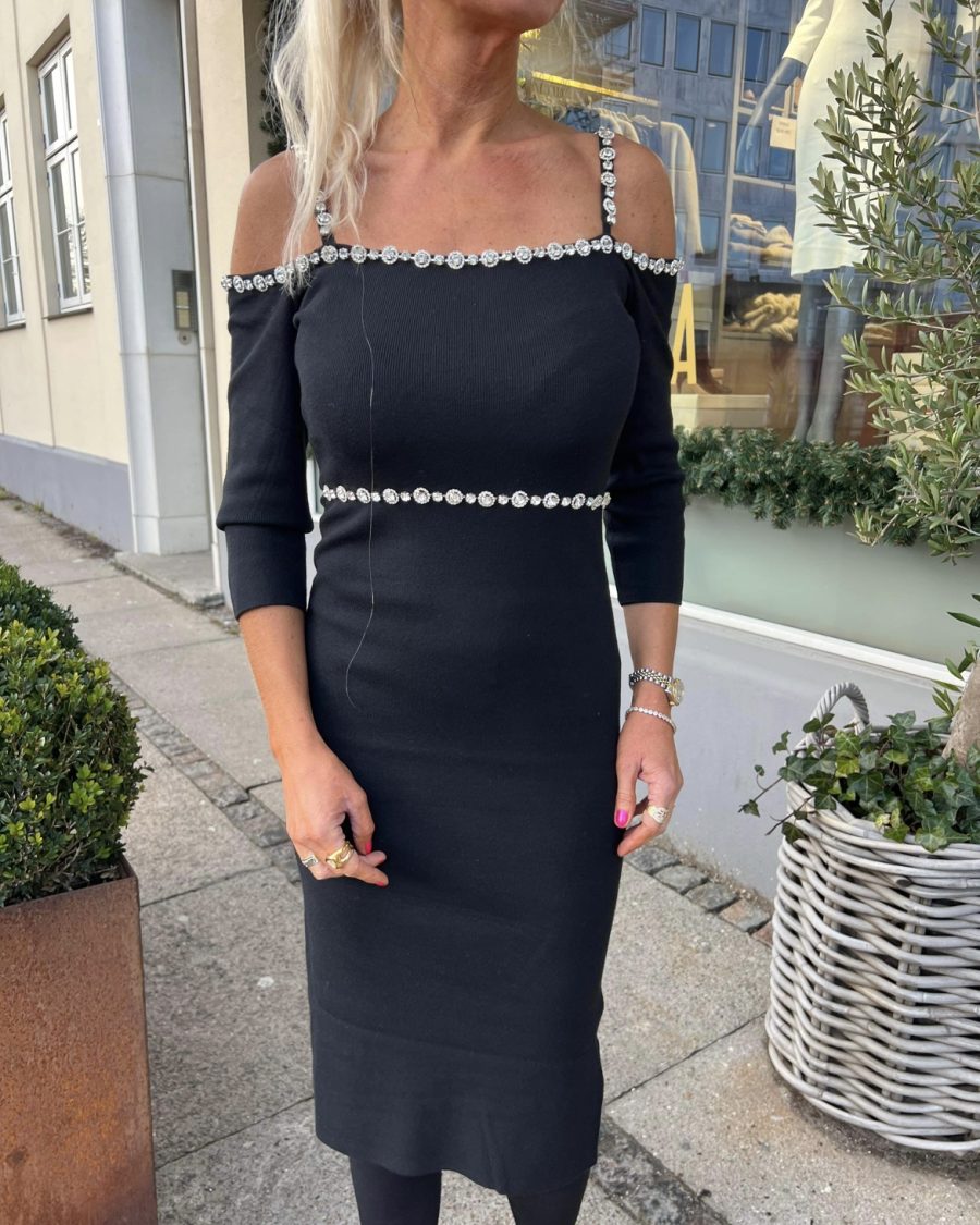 Lara off shoulder dress black - Image 2