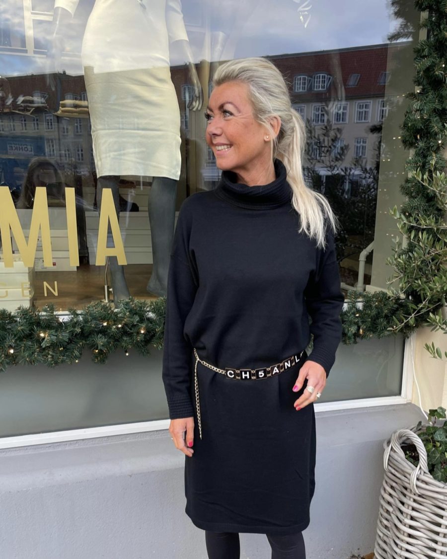 Lara c-dress black