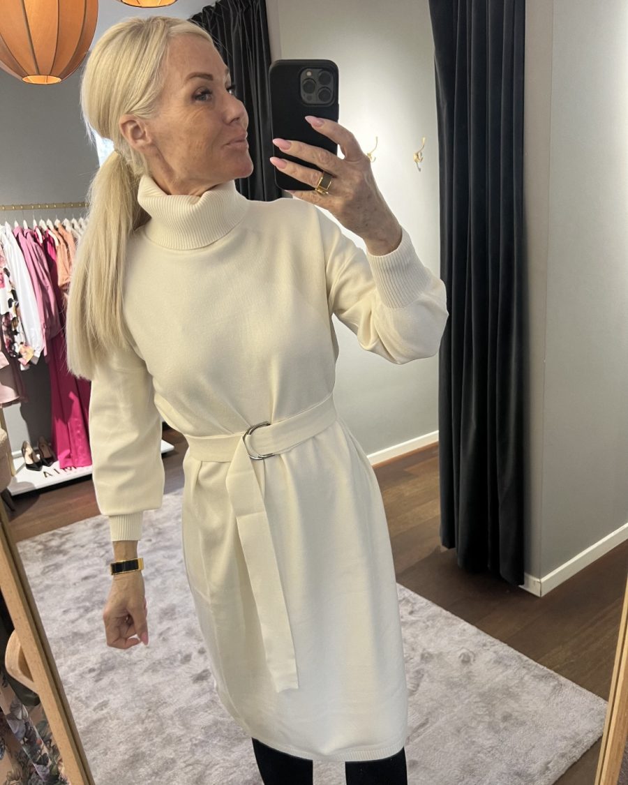 Lara dress with belt creme