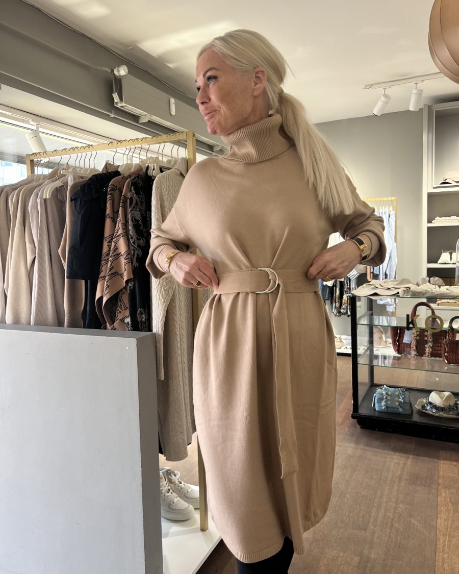 Lara dress with belt camel