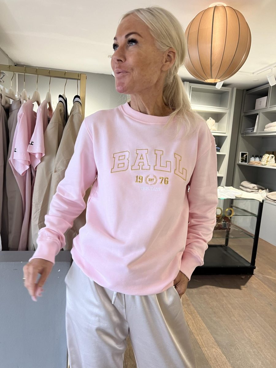 Ball l sweatshirt milkshake