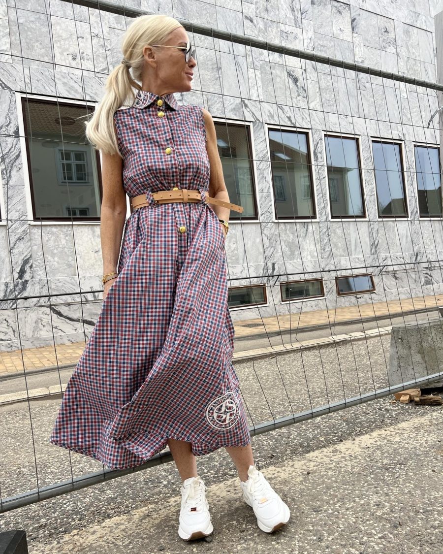 Signé checked dress with belt