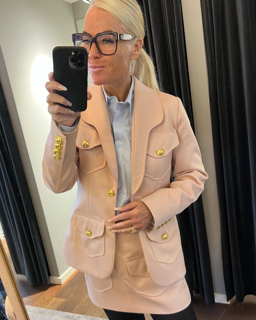 Signé blazer with gold buttons dusty rose