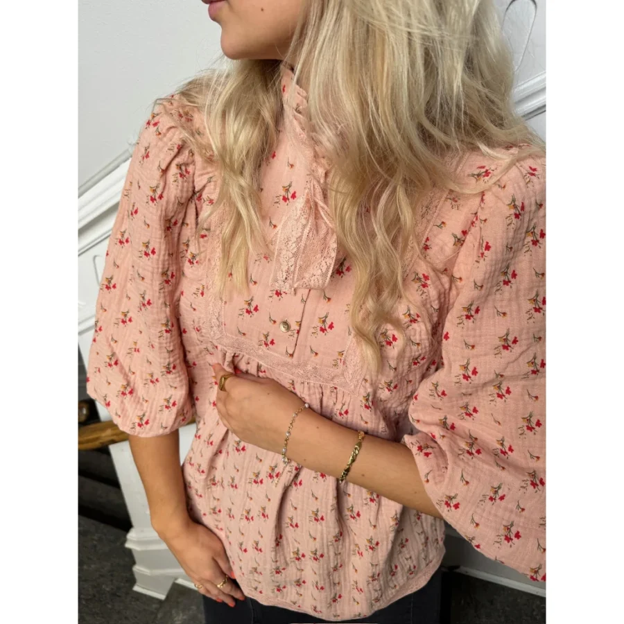 Stories from the atelier breeze blouse rose - Image 5
