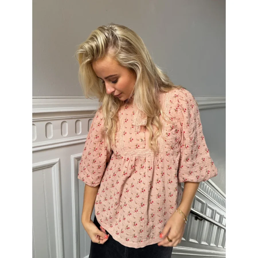 Stories from the atelier breeze blouse rose