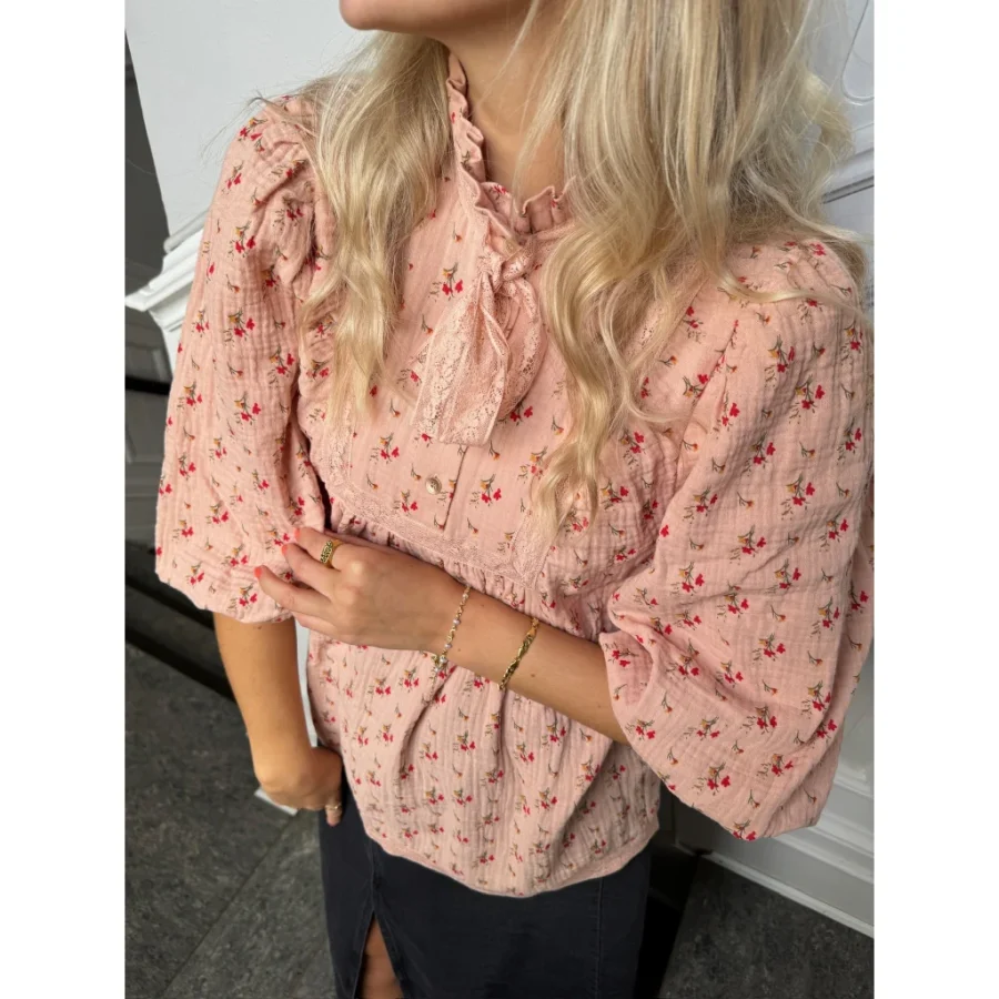 Stories from the atelier breeze blouse rose - Image 3