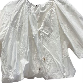 BB embroidery top short white