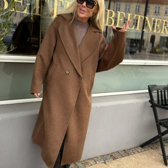 Lara jean coat brown